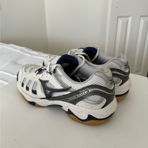 Mizuno Indoor Volleyball Shoes - Picture 2 of 2